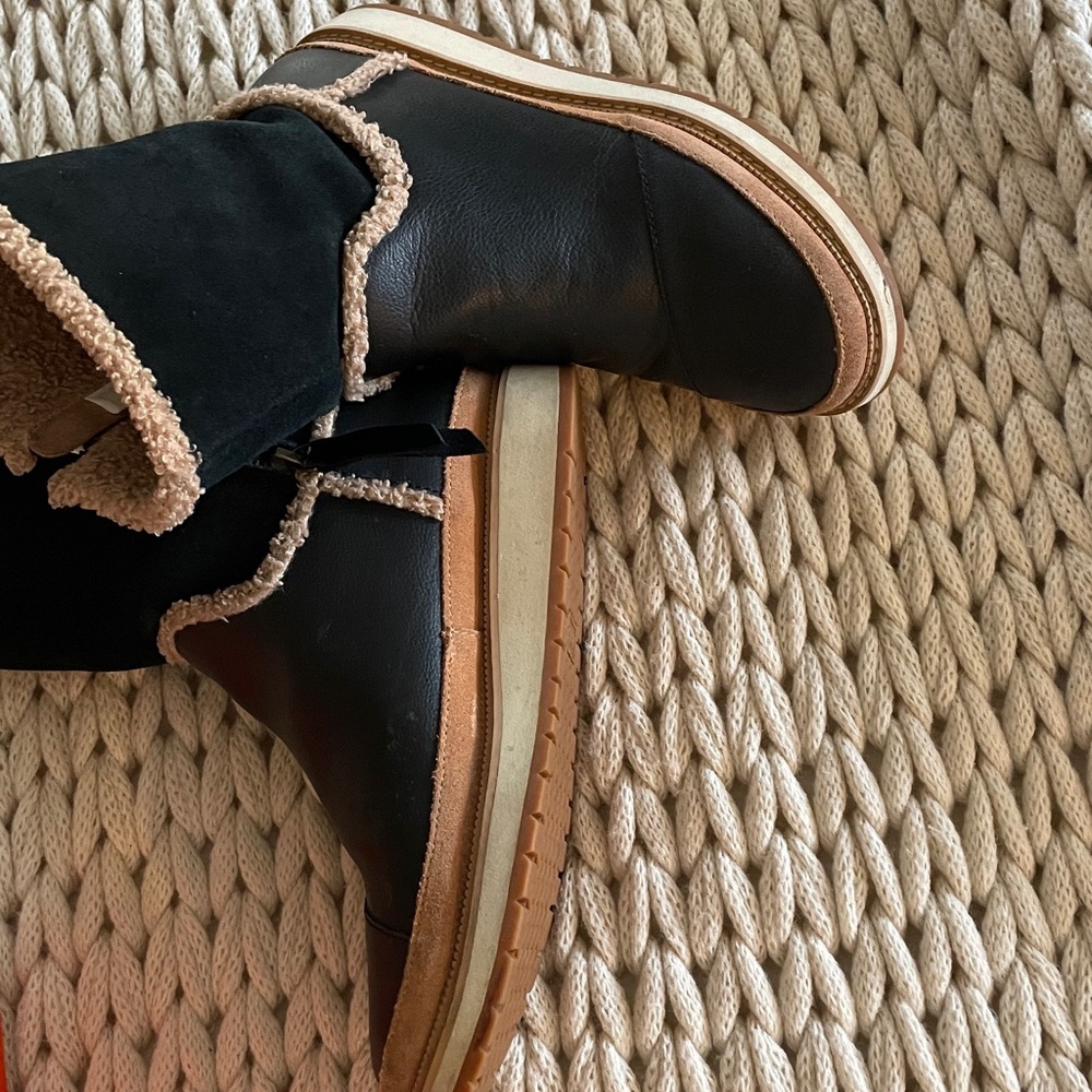 Womens Black Shearling-Trim Winter Boots - Picture 3 of 4